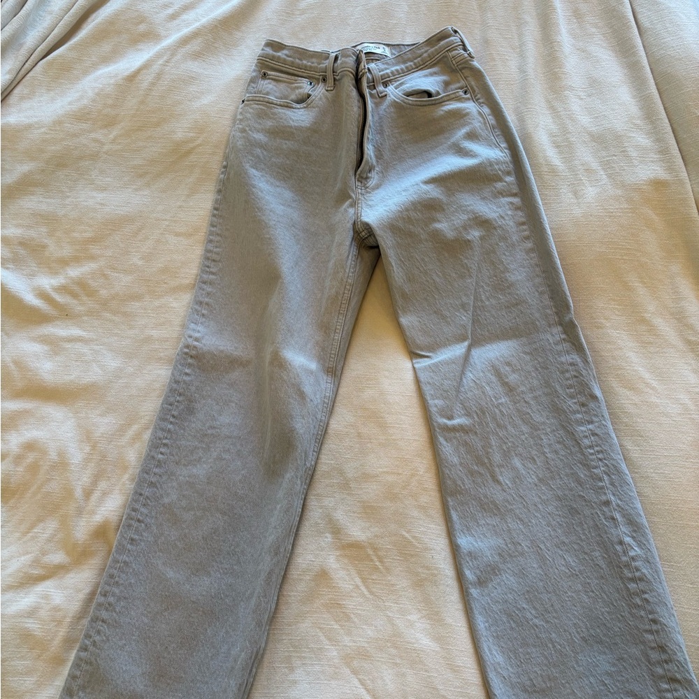 New Abercrombie & Fitch ‘90s Relaxed Gray High-Rise Jeans